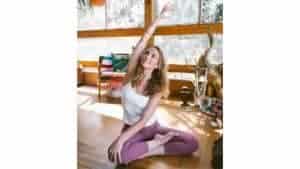 7 Posisi Yoga Untuk Morning Stretch dari Guru Yoga yang Top 4